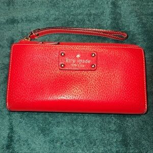 KATE SPADE NEW YORK LAYTON WELLESLEY WRISTLET WALLET IN CHERRY RED